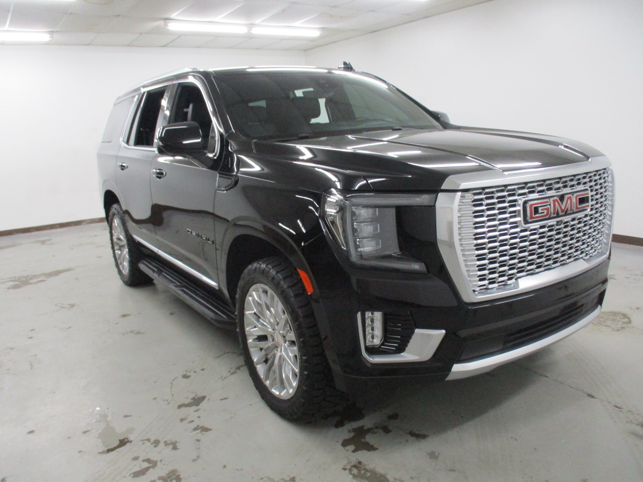 Certified 2024 GMC Yukon Denali w/ Advanced Technology Package AWD/4WD image 1