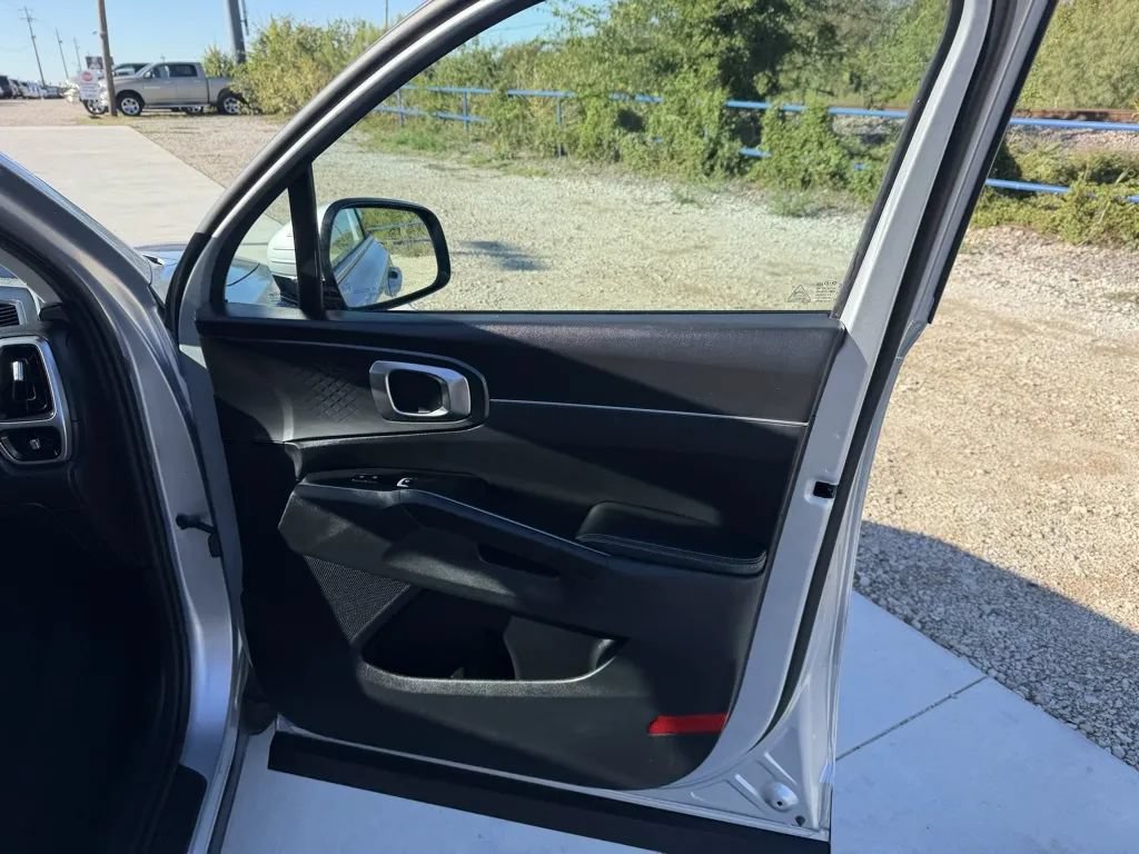Used 2021 Kia Sorento LX FWD image 23