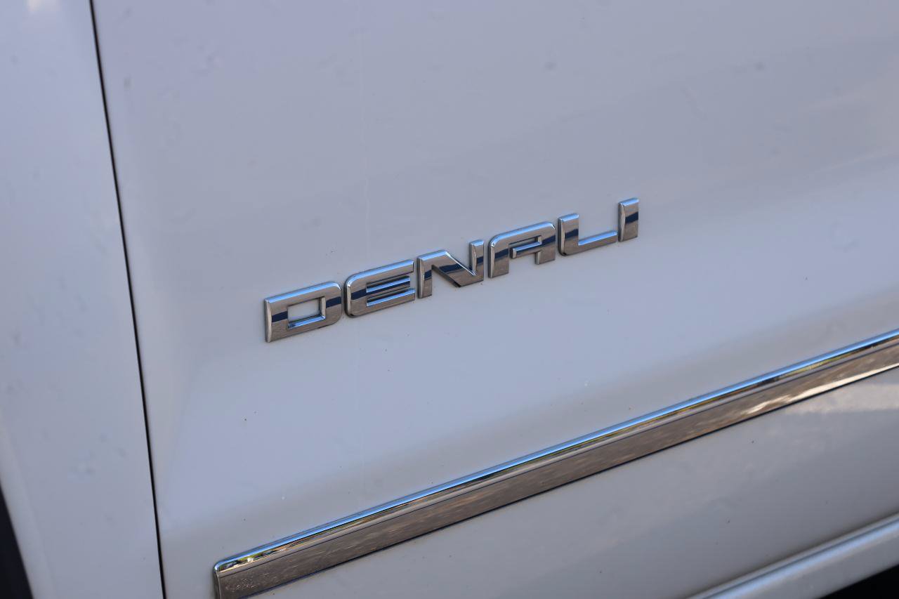 Used 2015 GMC Sierra 1500 Denali w/ Driver Alert Package AWD/4WD image 28