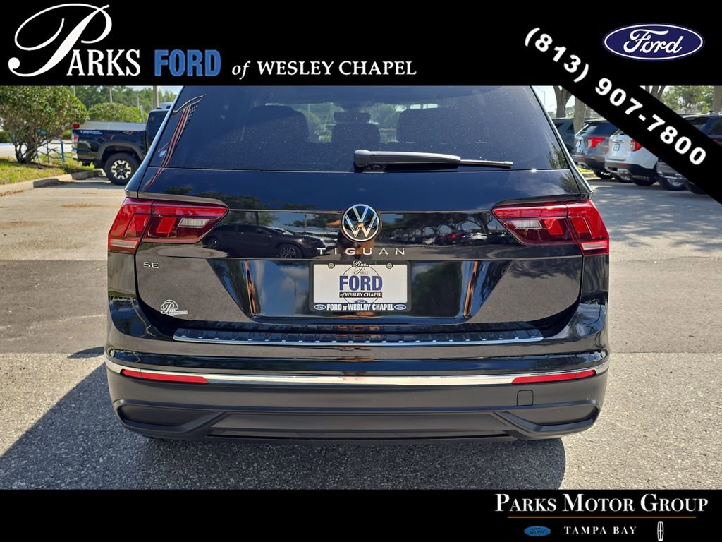 Used 2023 Volkswagen Tiguan SE w/ Panoramic Sunroof Package FWD image 5