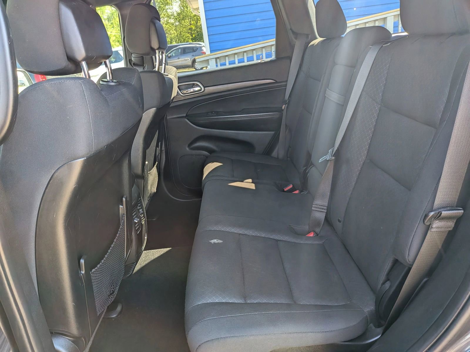 Used 2019 Jeep Grand Cherokee Laredo AWD/4WD image 27