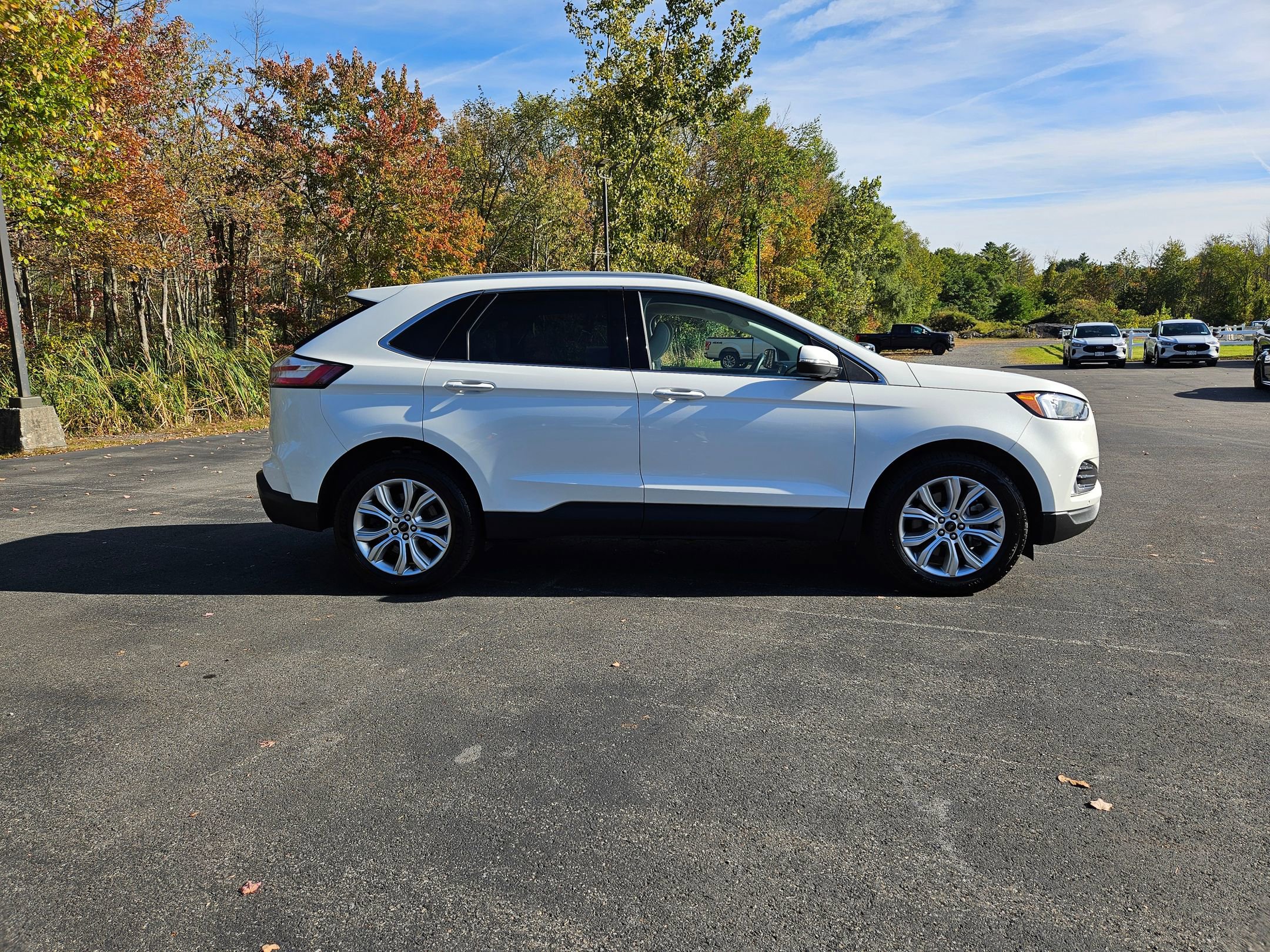 Used 2023 Ford Edge Titanium image 2
