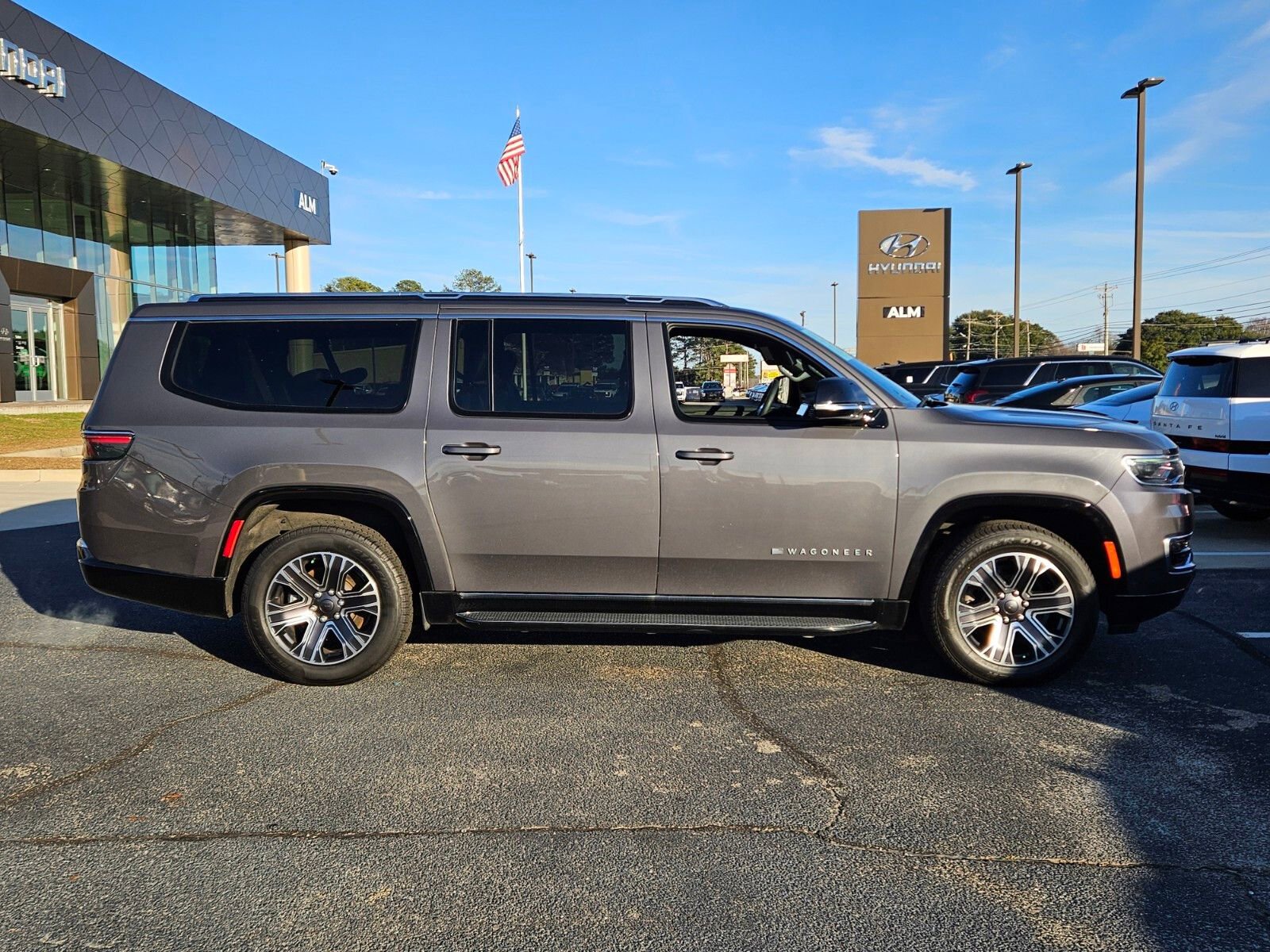 Used 2024 Jeep Wagoneer L Series II w/ Flexible Seating Group image 14