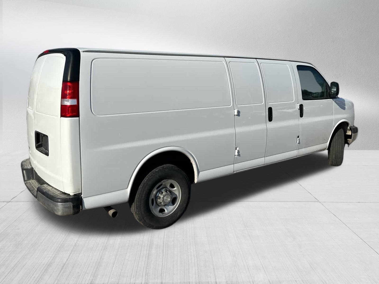 Used 2022 Chevrolet Express 2500 Extended w/ Driver Convenience Package image 4