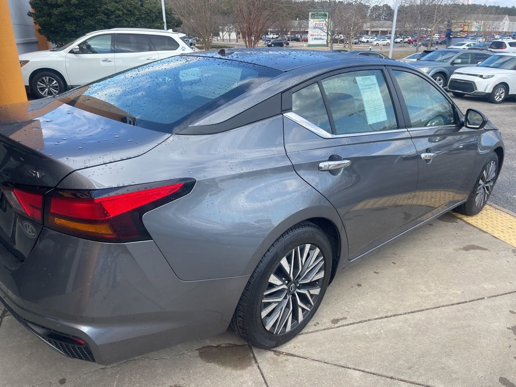 Used 2024 Nissan Altima 2.5 SV image 4