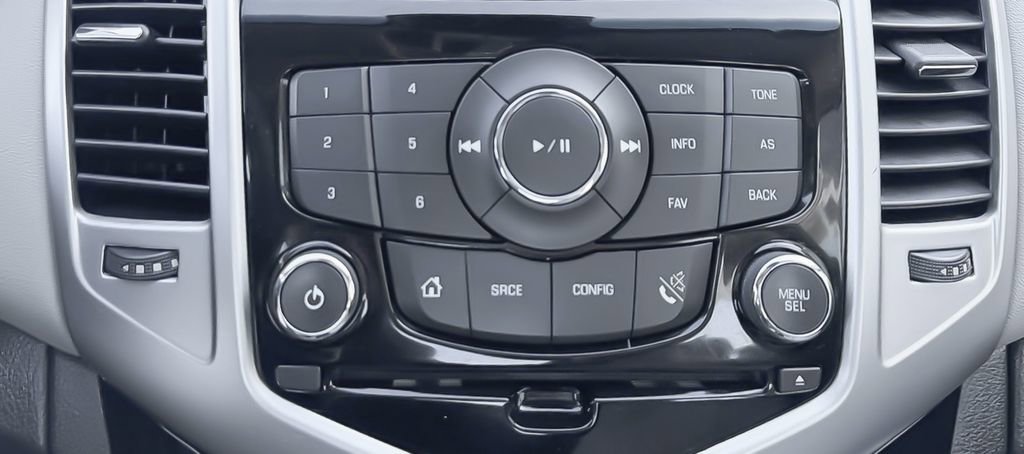 Used 2015 Chevrolet Cruze LT image 22