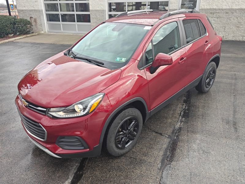 Used 2022 Chevrolet Trax LT w/ LT Convenience Package AWD/4WD image 11