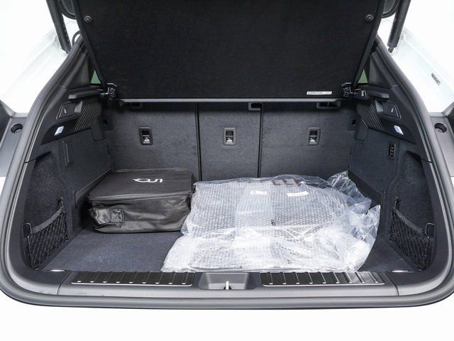 New 2026 Porsche Macan 4 Electric image 31