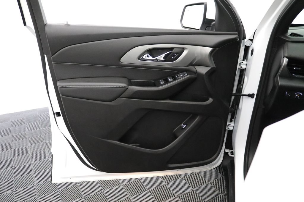 Used 2023 Chevrolet Traverse LT w/ LPO, Floor Liner Package AWD/4WD image 12