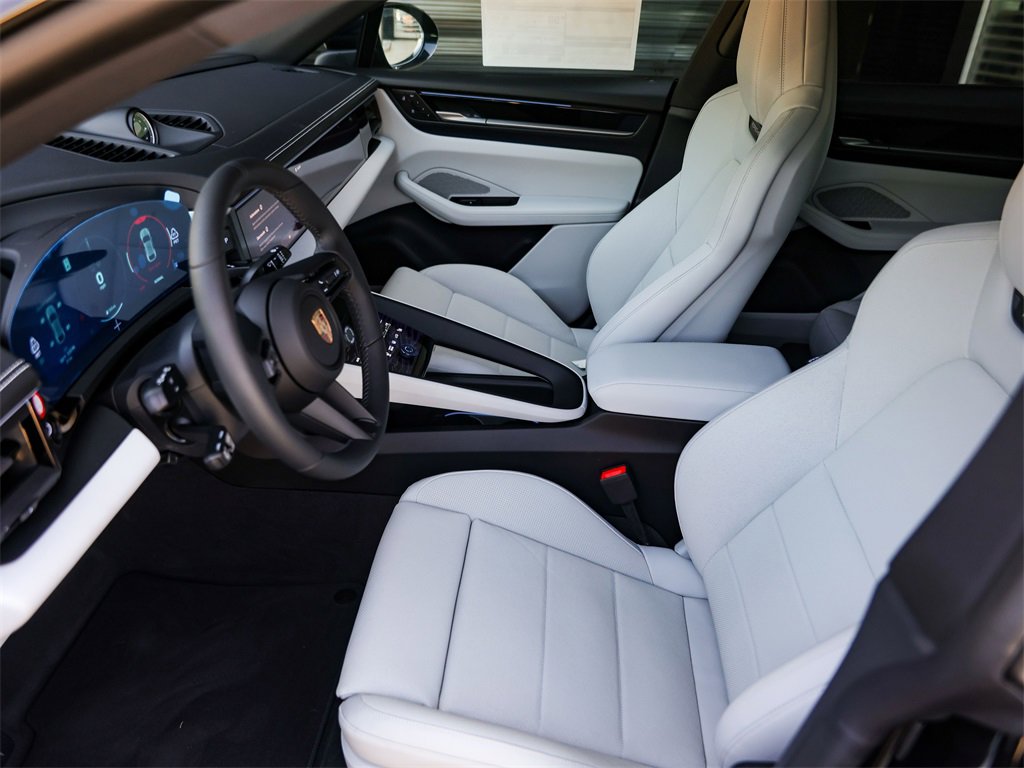 New 2025 Porsche Macan 4 Electric image 17