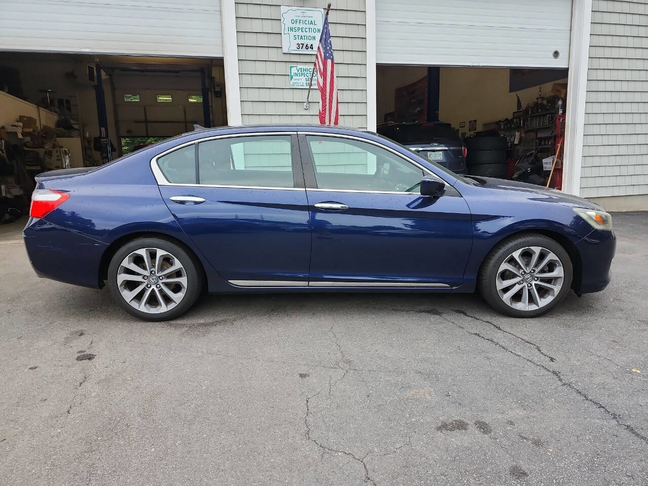 Used 2013 Honda Accord Sport image 3