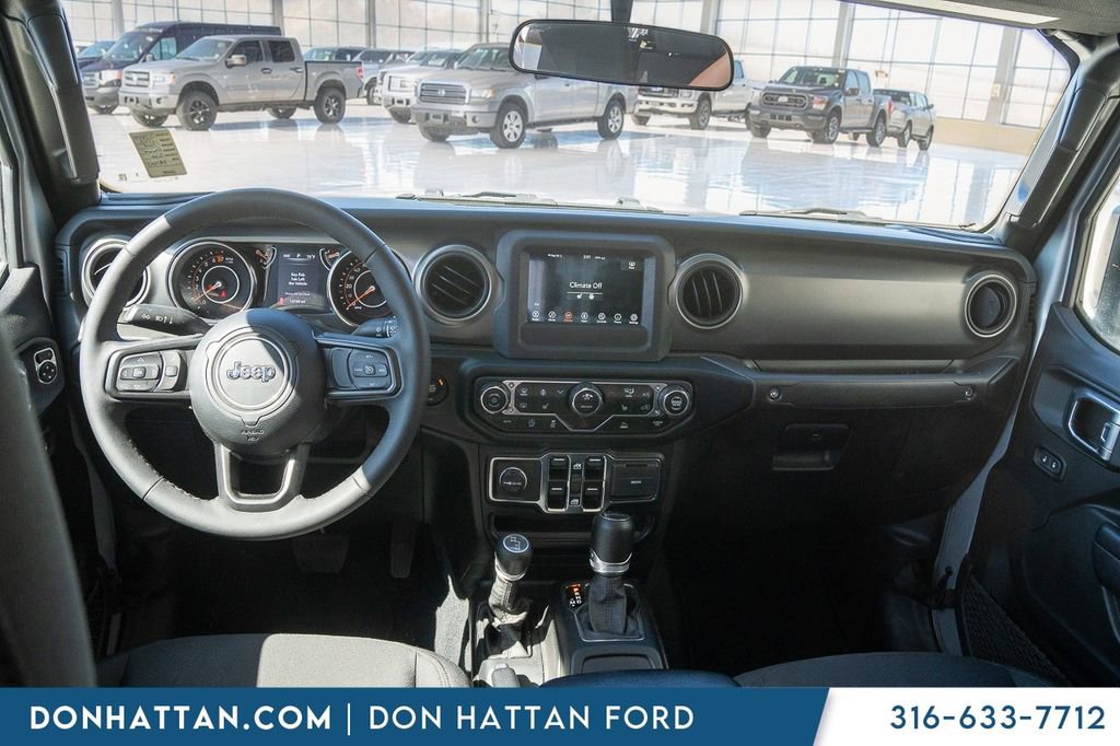 Used 2023 Jeep Gladiator Sport image 4