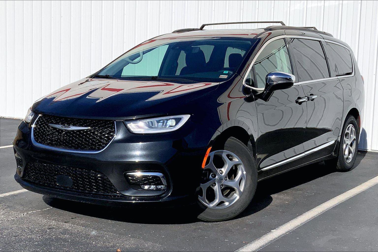 Used 2023 Chrysler Pacifica Limited