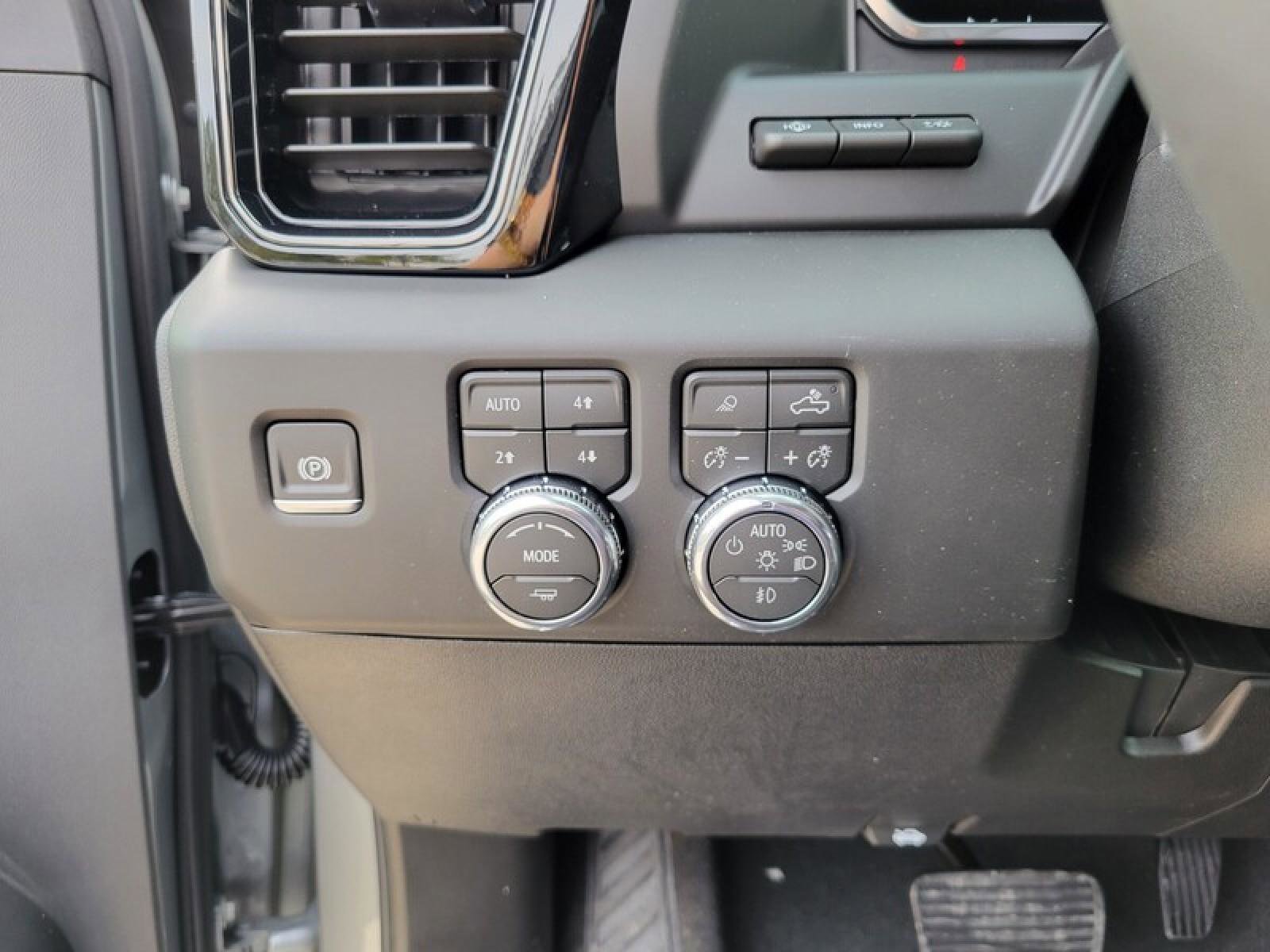 New 2026 GMC Sierra 3500 AT4 w/ AT4 Premium Plus Package image 18