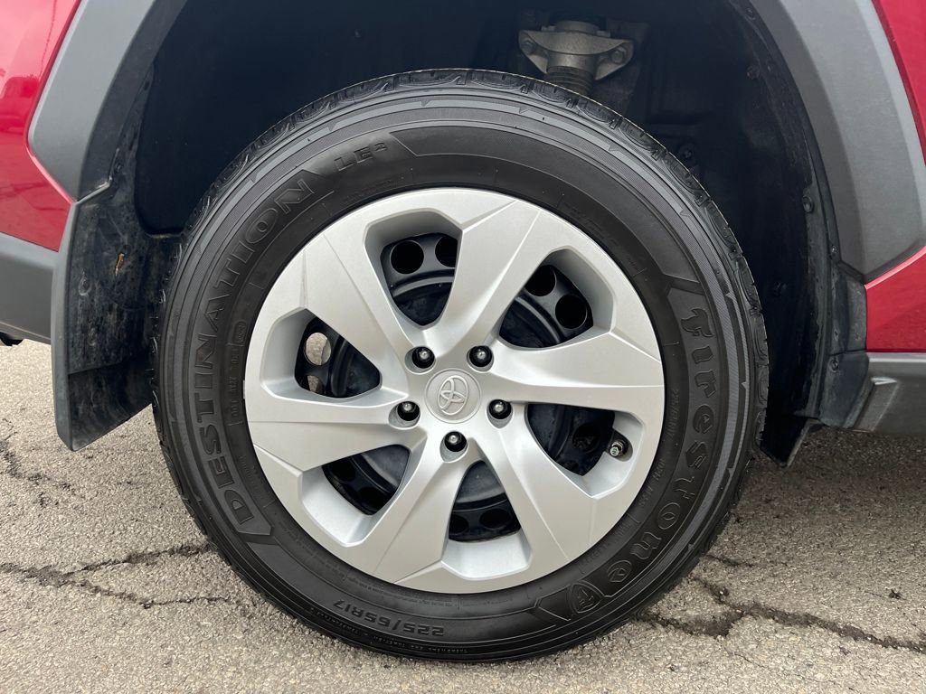Used 2022 Toyota RAV4 LE image 16