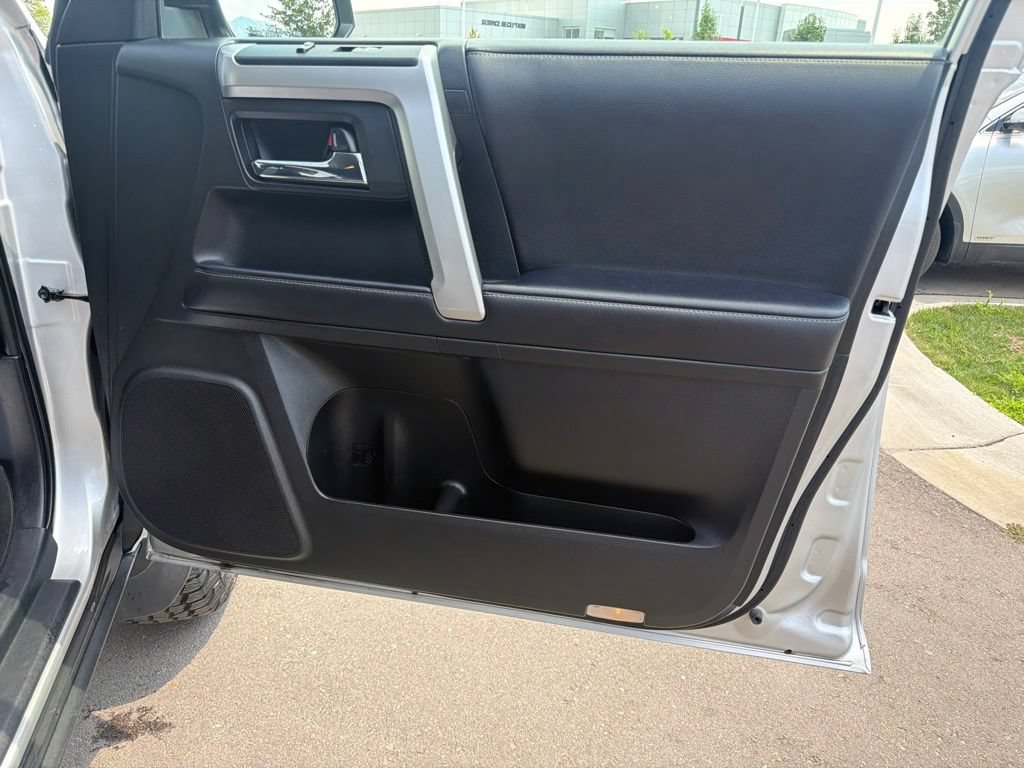 Used 2022 Toyota 4Runner SR5 AWD/4WD image 10