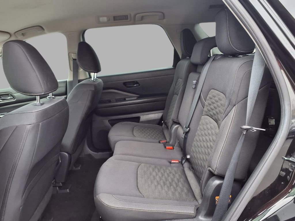 Used 2025 Nissan Pathfinder SV image 21