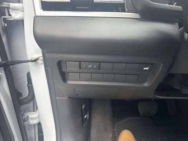 Used 2025 Mitsubishi Outlander SE FWD image 17