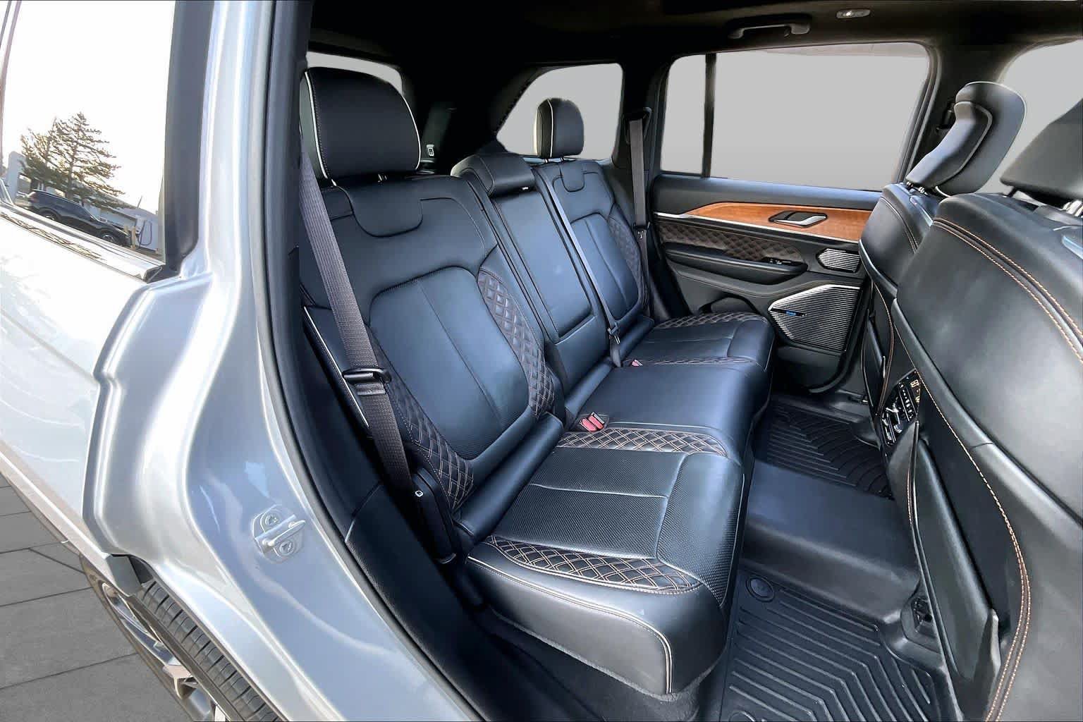 Used 2022 Jeep Grand Cherokee Summit AWD/4WD image 19
