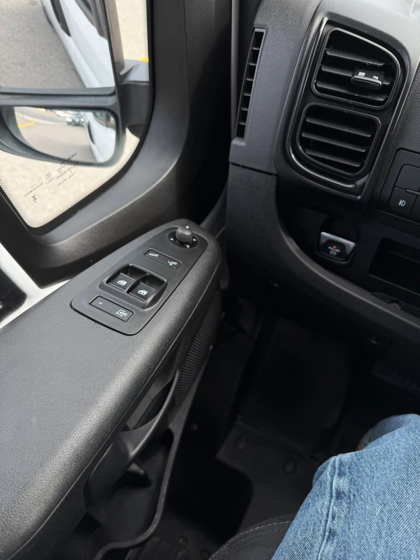 Used 2025 RAM ProMaster 2500 w/ Convenience Group FWD image 32