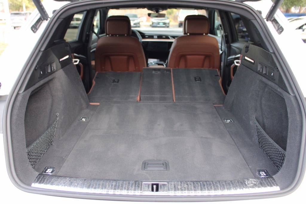 Used 2022 Audi e-tron Premium w/ Towing Package image 34