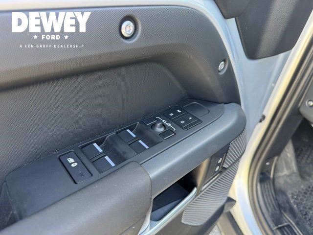 Used 2024 Land Rover Defender 110 X-Dynamic SE AWD/4WD image 11