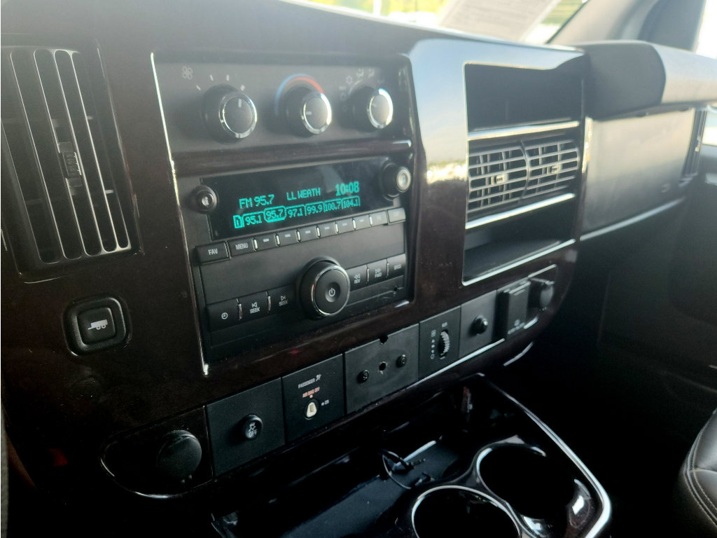 Used 2015 Chevrolet Express 2500 RWD image 30