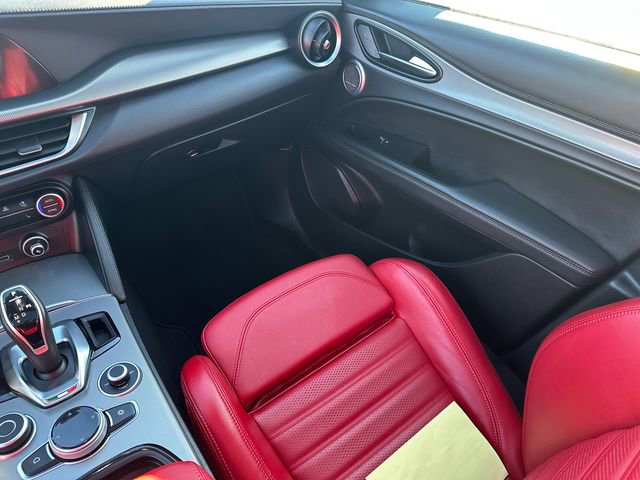 Used 2024 Alfa Romeo Stelvio Veloce image 26