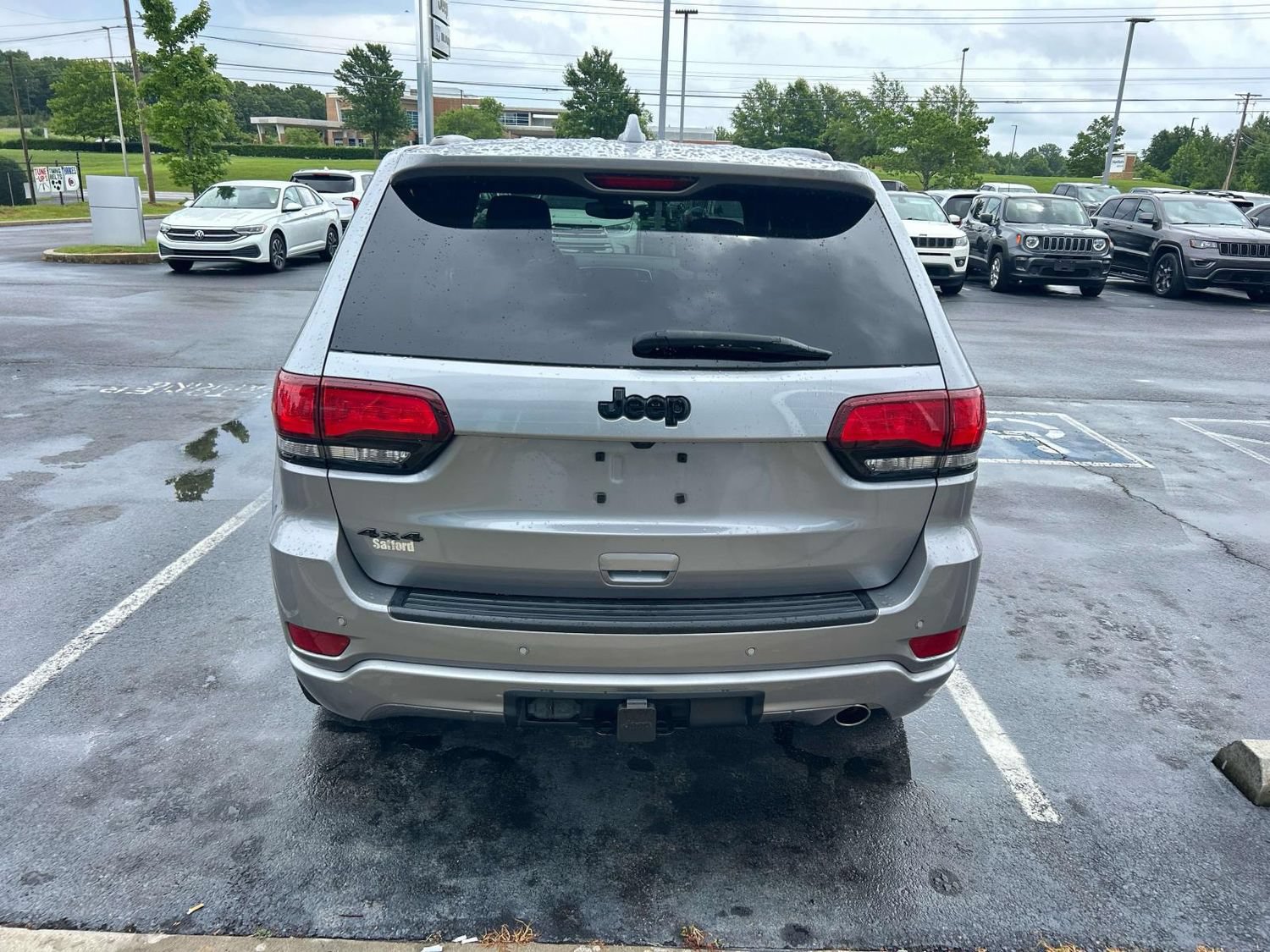 Used 2020 Jeep Grand Cherokee Altitude AWD/4WD image 4