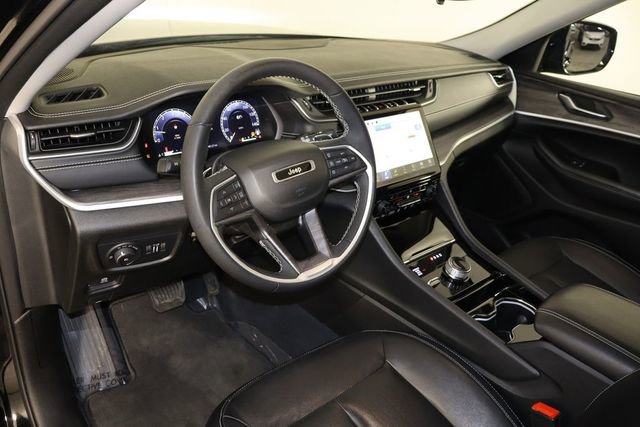 Used 2023 Jeep Grand Cherokee L Limited AWD/4WD image 28