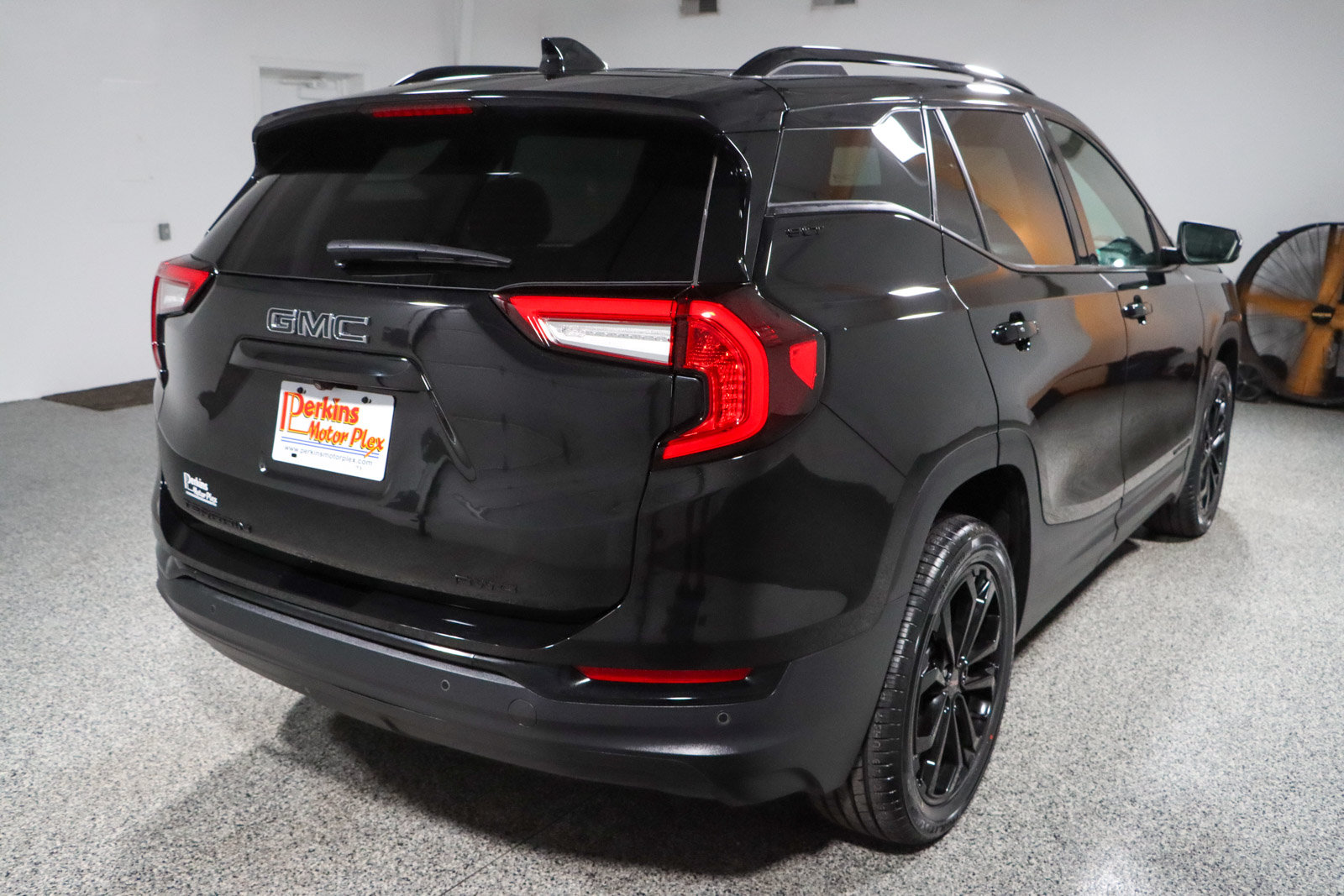 Used 2022 GMC Terrain SLT w/ Infotainment Package II AWD/4WD image 7