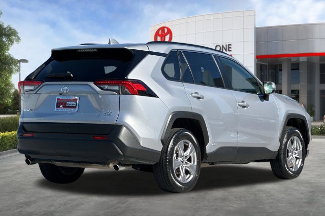 Certified 2025 Toyota RAV4 LE AWD/4WD image 5
