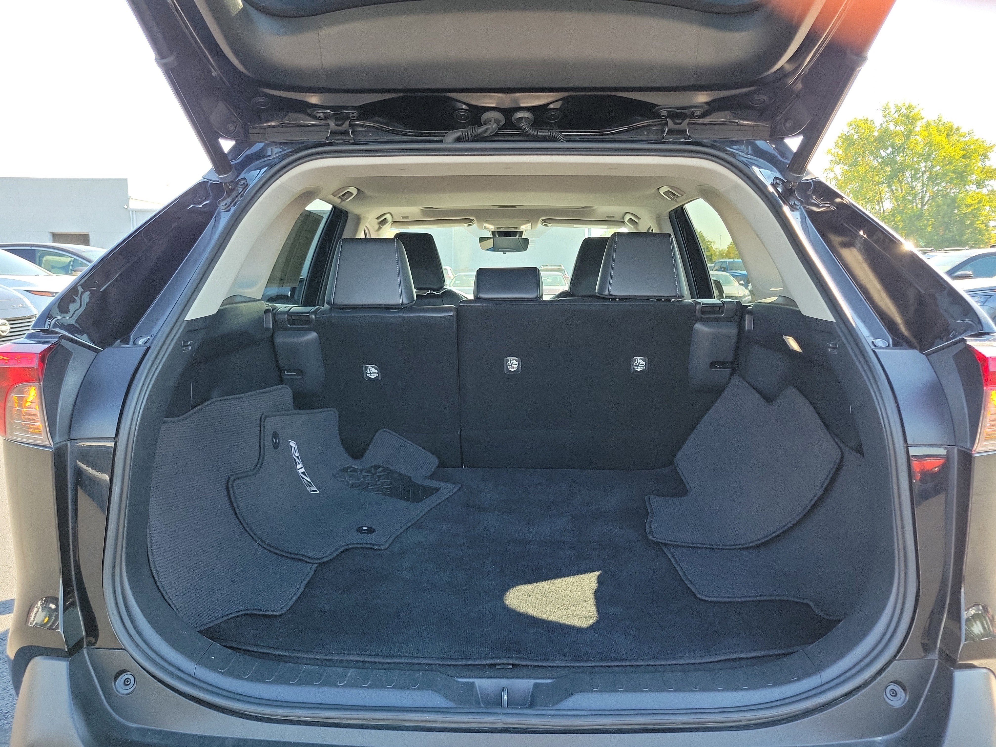 Used 2023 Toyota RAV4 XLE Premium FWD image 8
