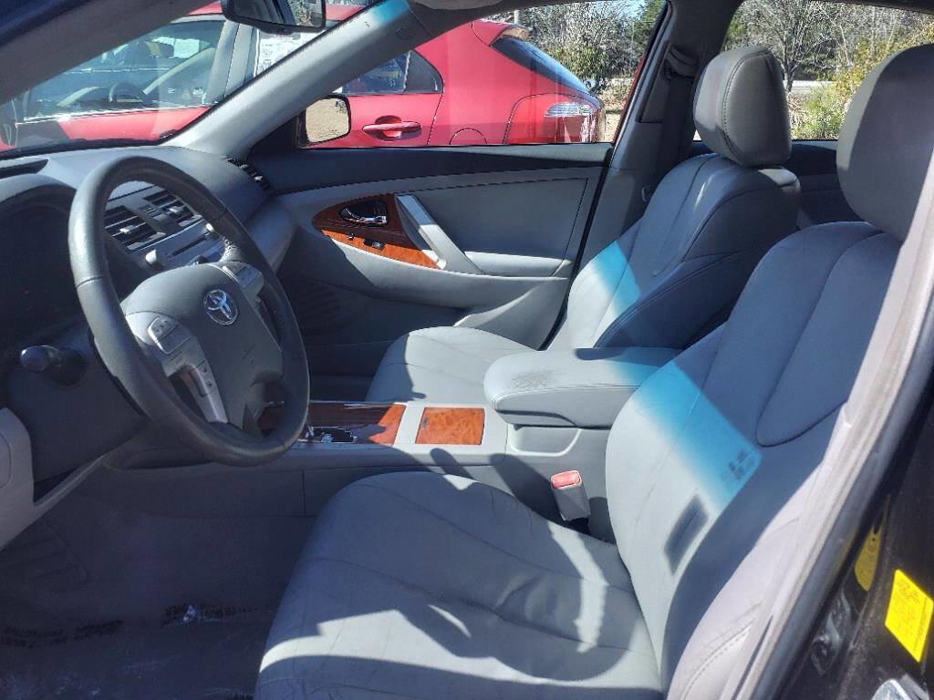 Used 2011 Toyota Camry XLE image 5