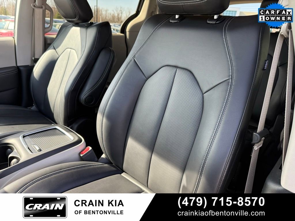 Used 2024 Chrysler Pacifica Touring-L image 24