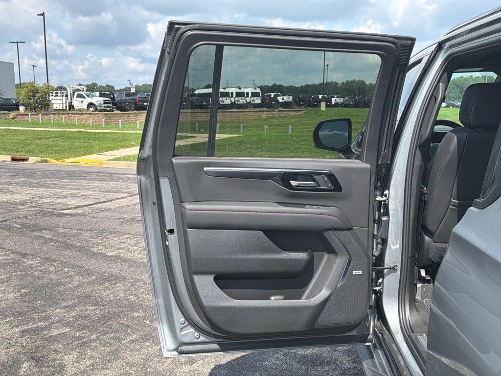 New 2026 Chevrolet Suburban RST w/ RST Capability Package AWD/4WD image 35