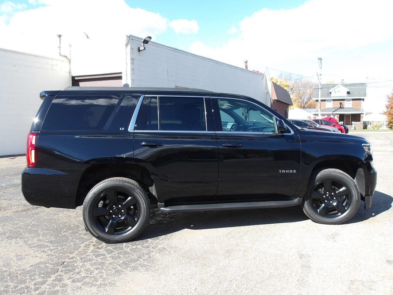 Used 2019 Chevrolet Tahoe LT w/ LT Midnight Edition image 4