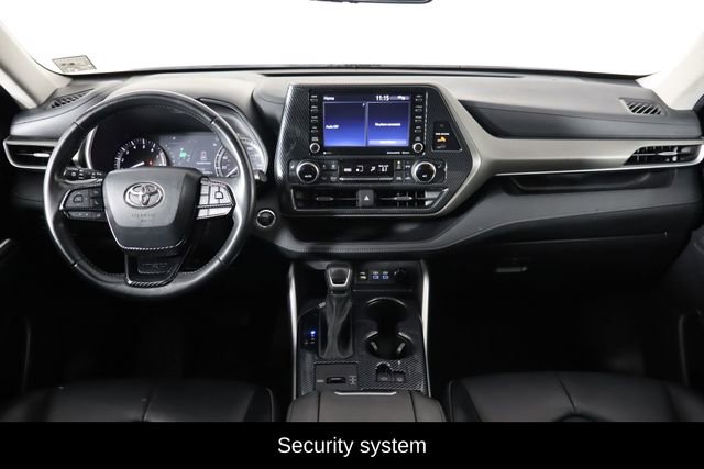 Used 2022 Toyota Highlander XLE FWD image 13