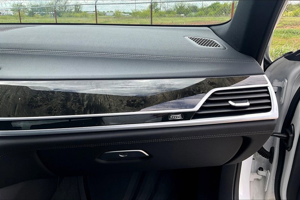 Used 2022 BMW 740i w/ M Sport Package image 19