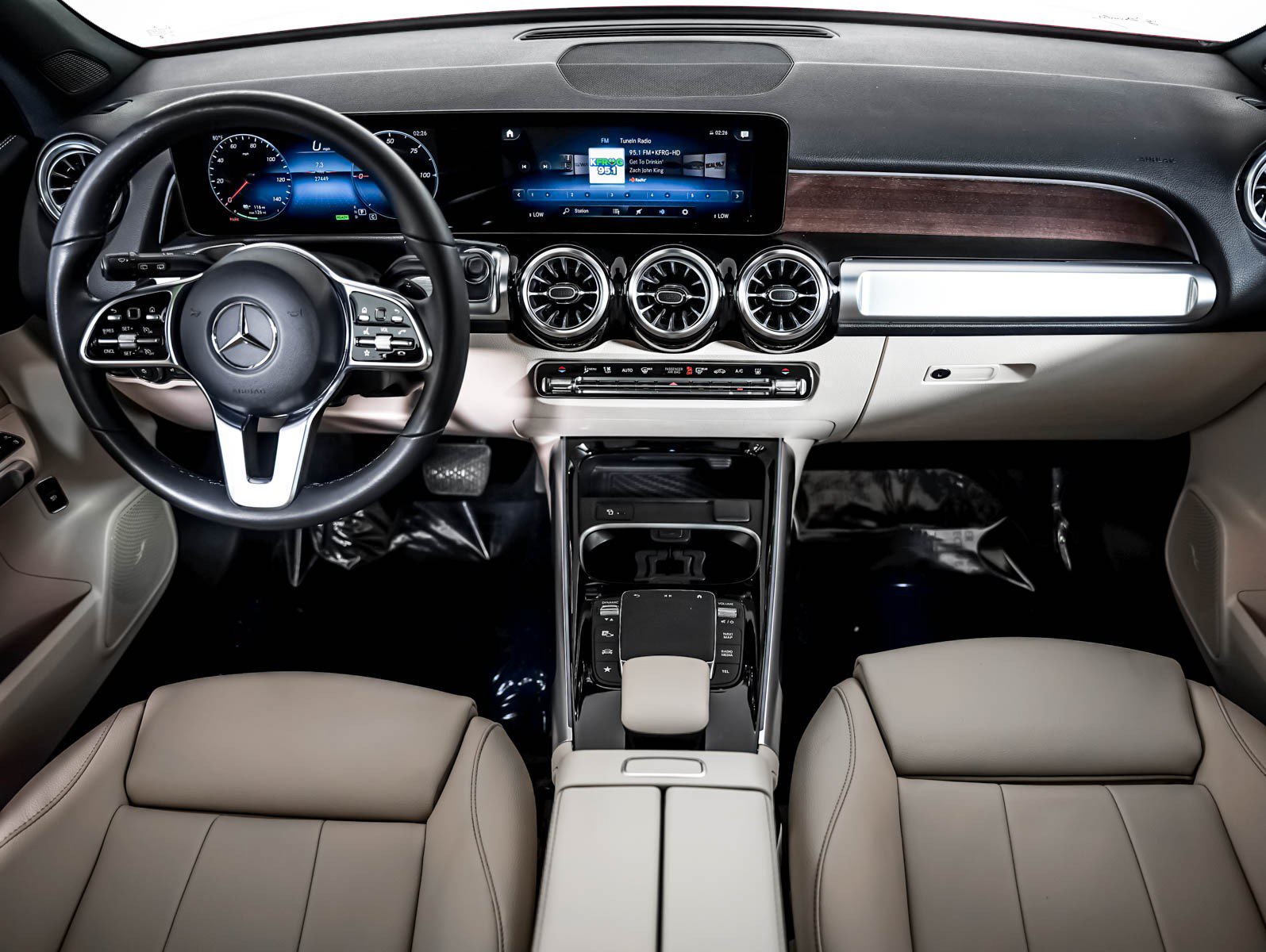 Used 2023 Mercedes-Benz EQB 250+ w/ Exclusive Package image 9