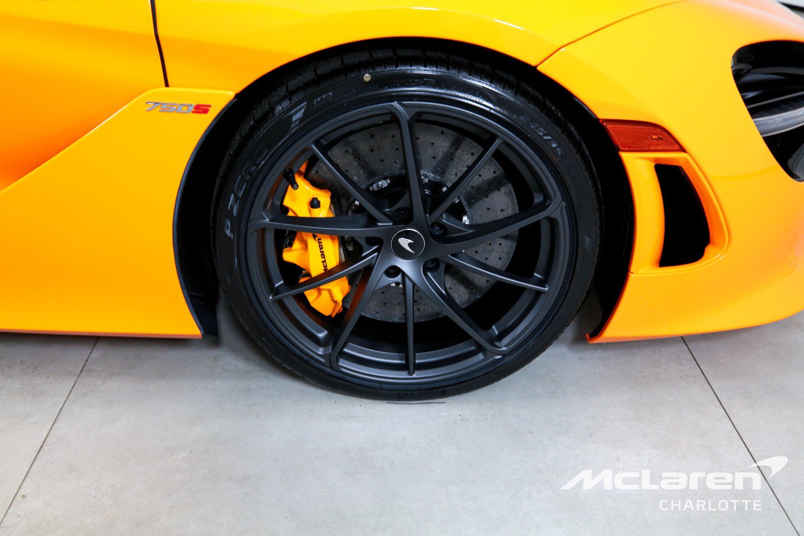 Used 2026 McLaren 750S Spider RWD image 25