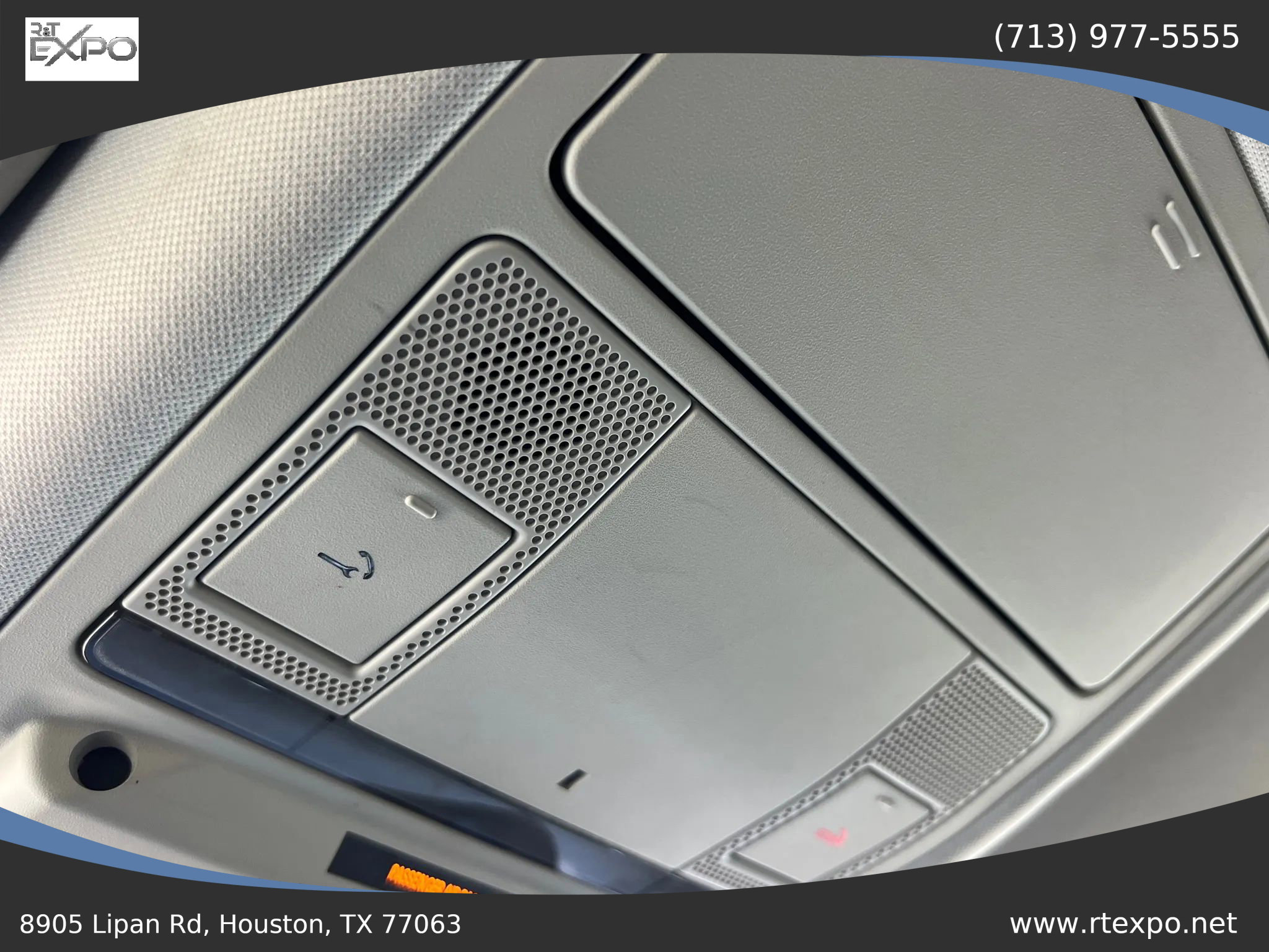 Used 2018 Land Rover Discovery Sport SE image 40