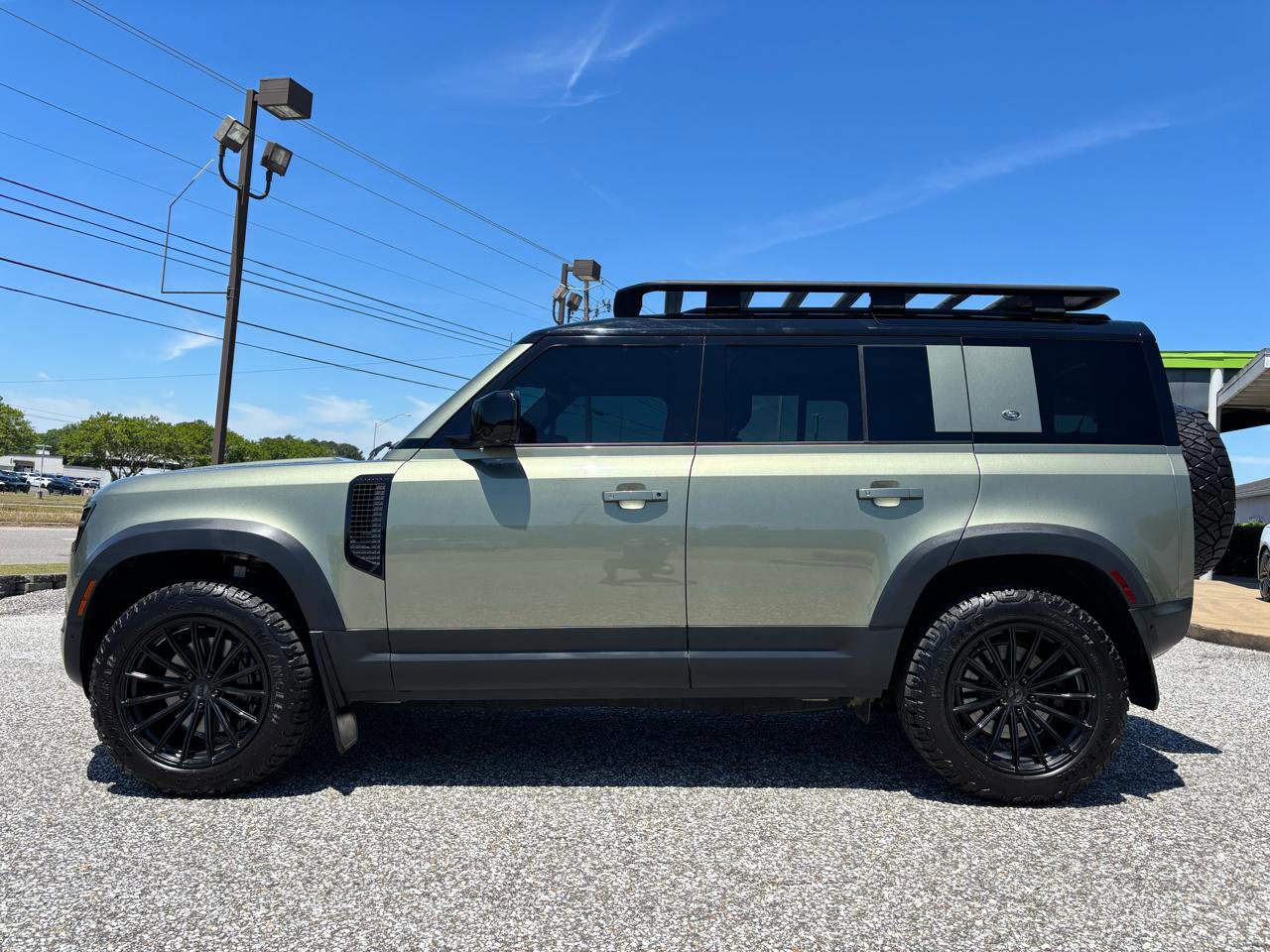 Used 2020 Land Rover Defender 110 SE AWD/4WD image 2