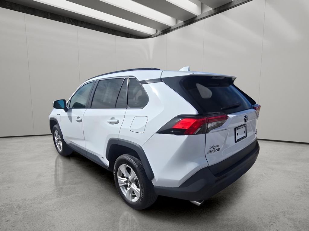 Used 2021 Toyota RAV4 XLE w/ Convenience Package image 3