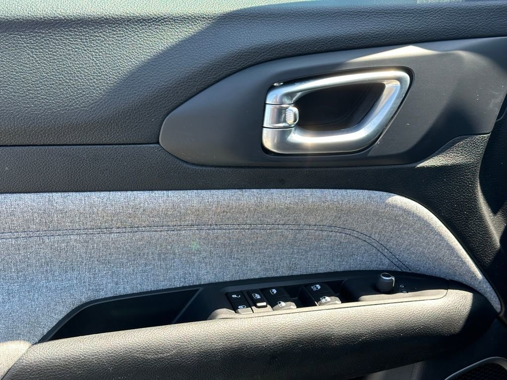 Used 2023 Jeep Compass Sport image 25