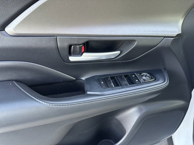 Used 2024 Toyota Grand Highlander XLE image 3