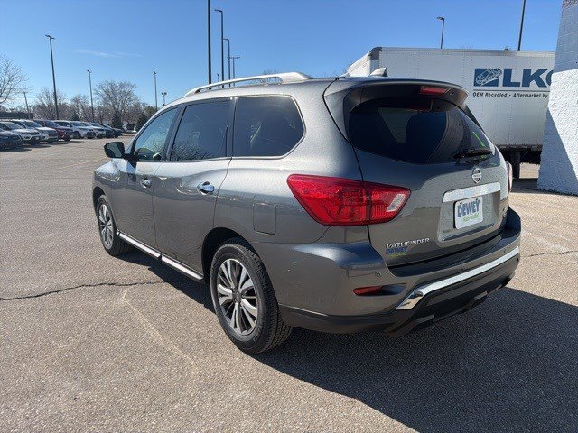 Used 2019 Nissan Pathfinder SV image 3