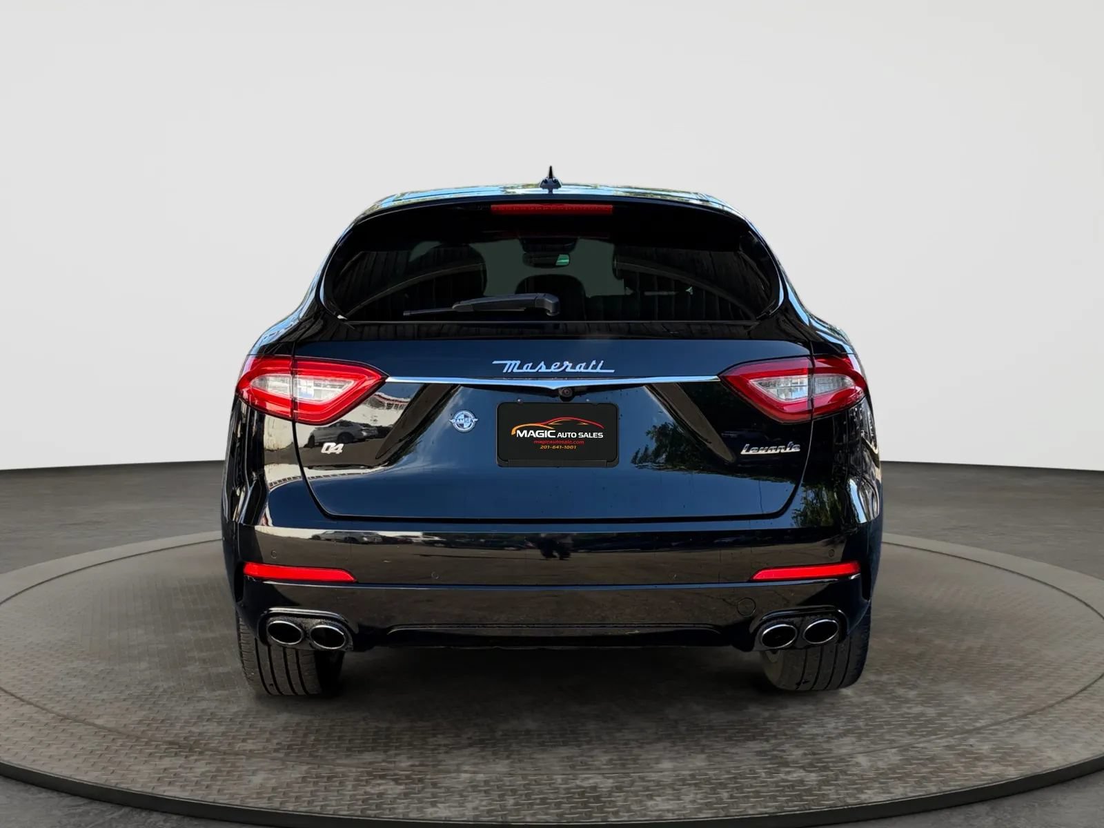 Used 2019 Maserati Levante AWD/4WD image 9