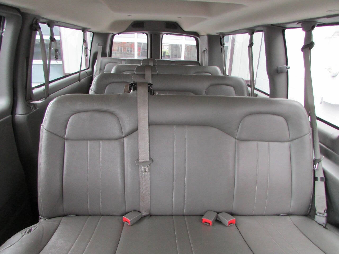 Used 2017 Chevrolet Express 3500 LS image 8