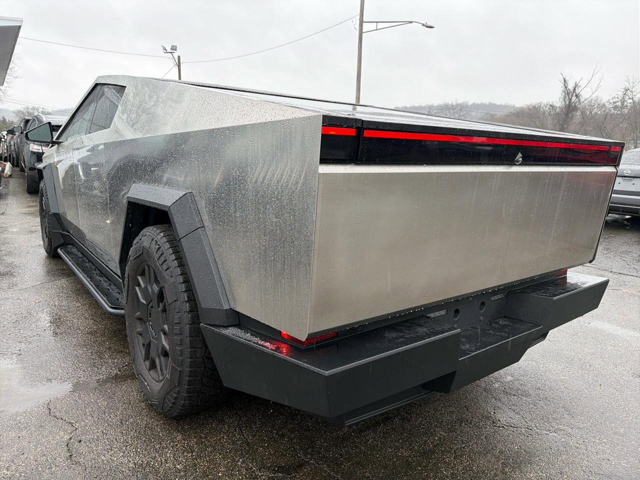 Used 2024 Tesla Cybertruck AWD Crew Cab image 11